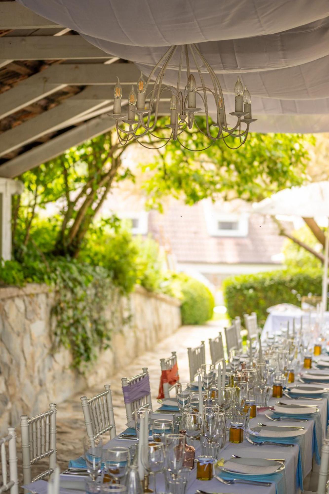 Family Hotel Okoř מראה חיצוני תמונה