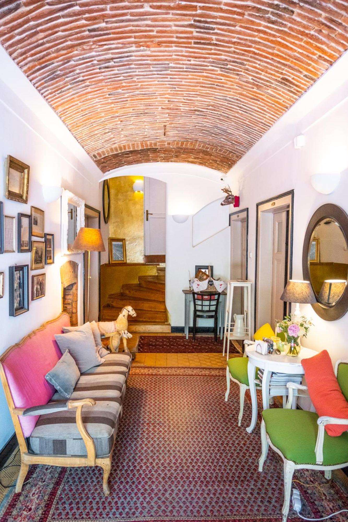 Family Hotel Okoř מראה חיצוני תמונה