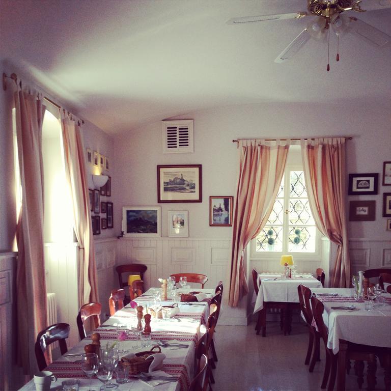 Family Hotel Okoř מראה חיצוני תמונה